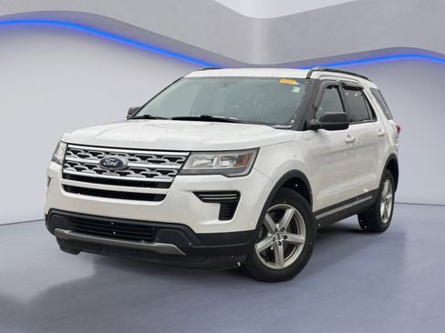 Used 2019 Ford Explorer XLT image 2