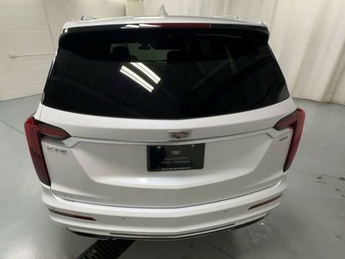 Certified 2025 Cadillac XT6 Premium Luxury AWD/4WD image 7