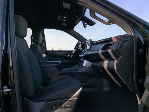 Used 2022 Chevrolet Suburban LS image 32