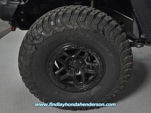 Used 2018 Jeep Wrangler Unlimited Rubicon w/ Connectivity Group image 9