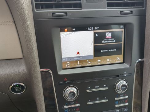 Used 2017 Lincoln Navigator Select image 16