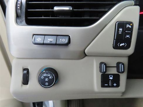 Used 2020 GMC Yukon XL Denali RWD image 21