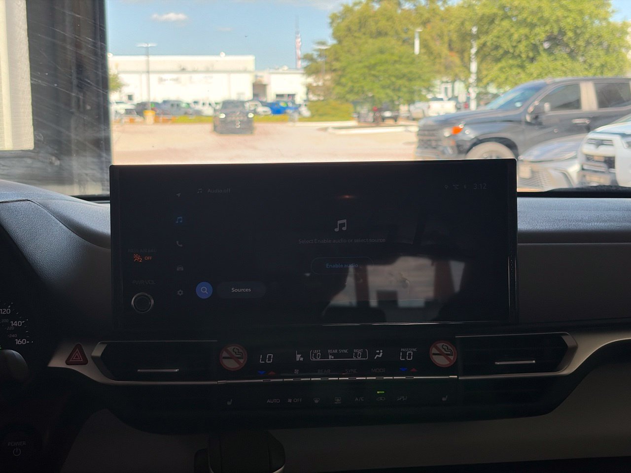 Used 2026 Toyota Sienna XLE FWD image 13