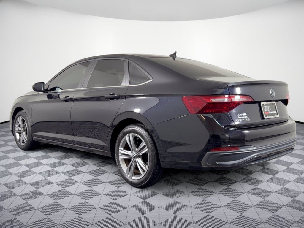 Used 2023 Volkswagen Jetta SE FWD image 3