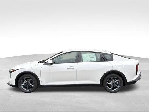 New 2025 Kia K4 LXS image 3