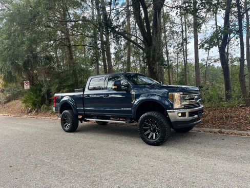 Used 2019 Ford F250 Lariat w/ Lariat Value Package image 2