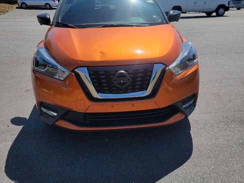Used 2019 Nissan Kicks SR w/ SR Premium Package FWD image 2