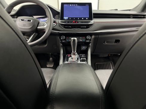 Used 2025 Jeep Compass Trailhawk AWD/4WD image 34