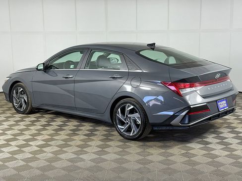 Used 2025 Hyundai Elantra Limited FWD image 11