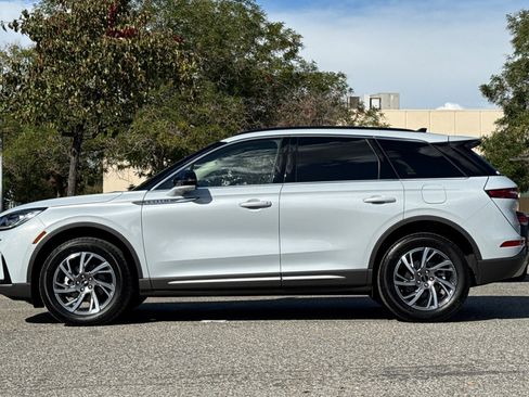 Used 2025 Lincoln Corsair AWD w/ Equipment Group 101A image 7