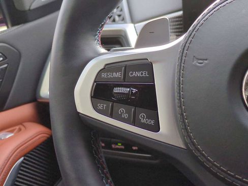 Used 2025 BMW X7 M60i image 25