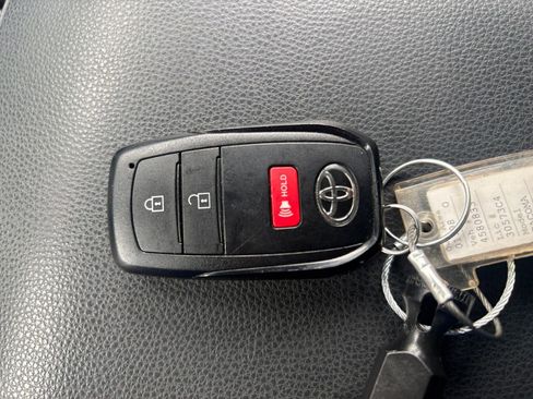 Used 2025 Toyota Tacoma TRD Off-Road image 22