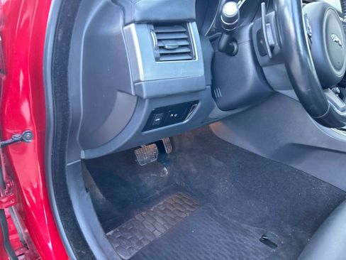 Used 2017 Jaguar XF Premium image 21