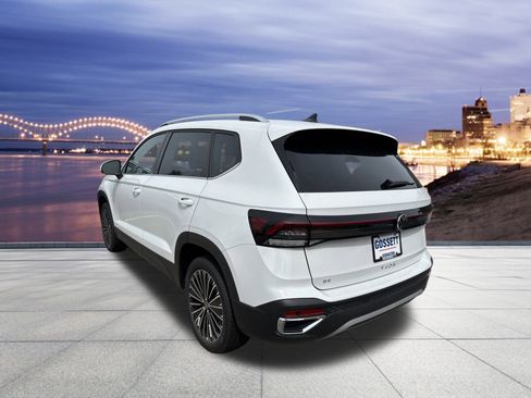 New 2025 Volkswagen Taos SE image 3