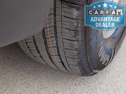 Used 2021 Chevrolet Traverse LT FWD image 4