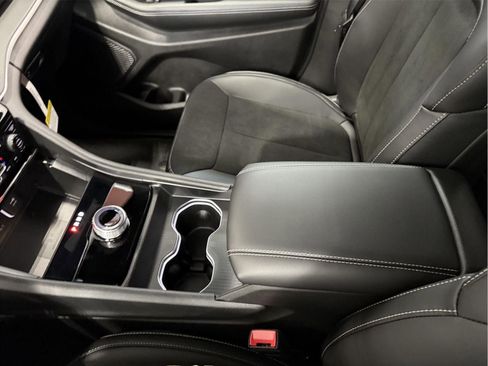 New 2025 Jeep Grand Cherokee Altitude image 20