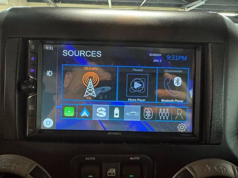 Used 2013 Jeep Wrangler Sahara AWD/4WD image 21