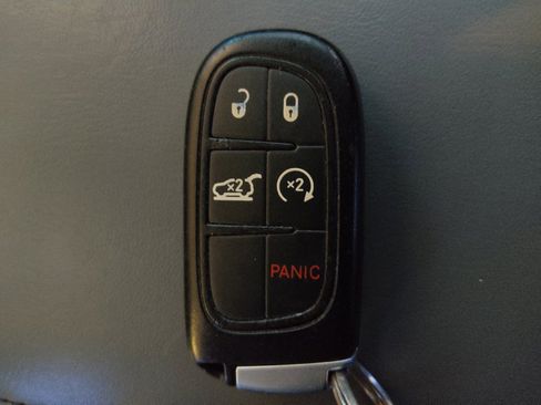 Used 2014 Jeep Cherokee Latitude w/ Comfort/Convenience Group FWD image 32