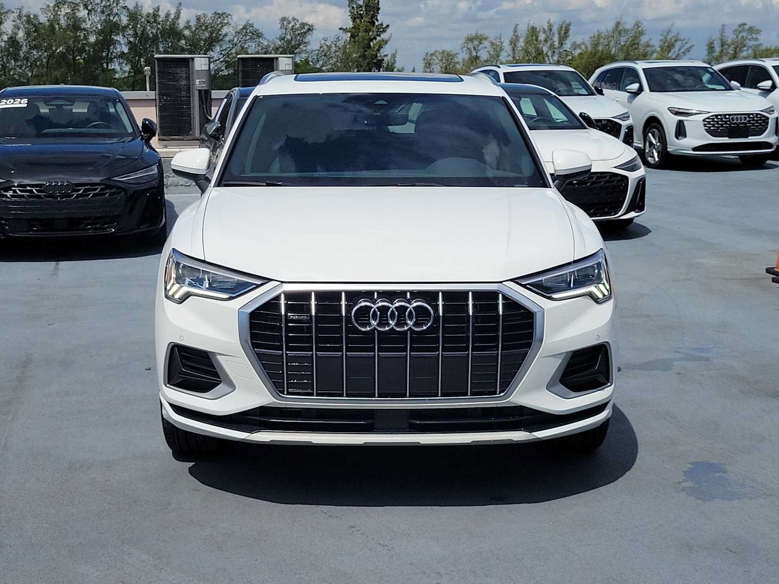 Certified 2024 Audi Q3 2.0T Premium w/ Convenience Package AWD/4WD image 9