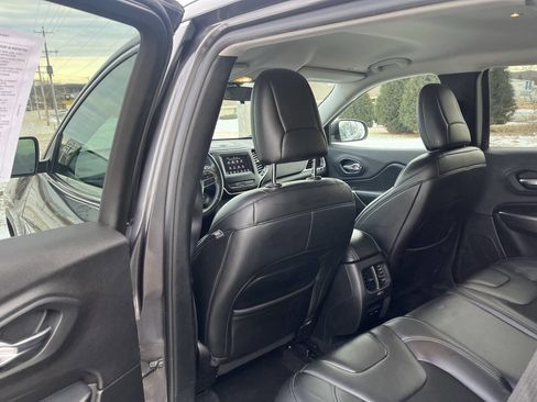 Used 2019 Jeep Cherokee Latitude Plus w/ Cold Weather Group image 27