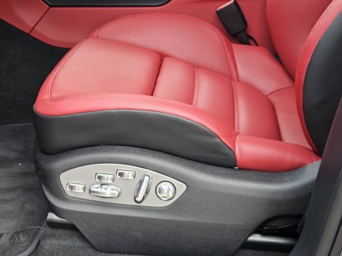 Certified 2026 Porsche Macan GTS AWD/4WD image 23