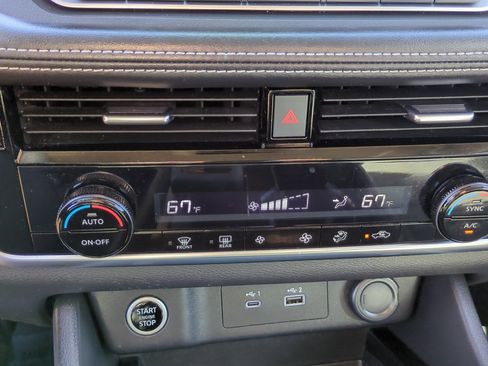 Used 2021 Nissan Rogue SV image 24