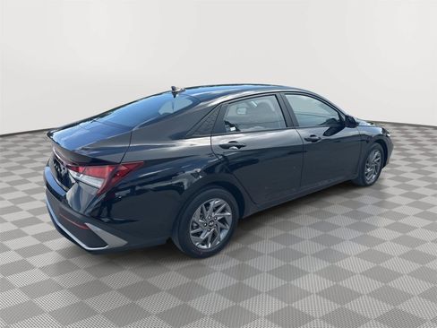 Used 2024 Hyundai Elantra SEL FWD image 5