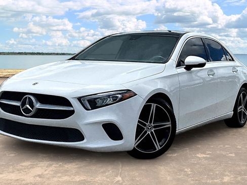 Used 2022 Mercedes-Benz A 220 image 1