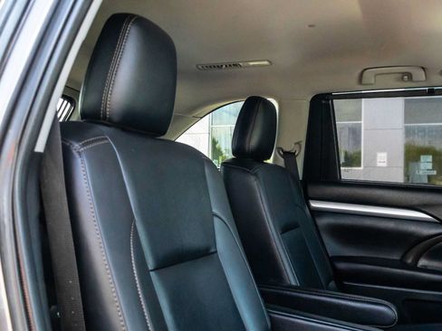 Certified 2019 Toyota Highlander XLE FWD image 22