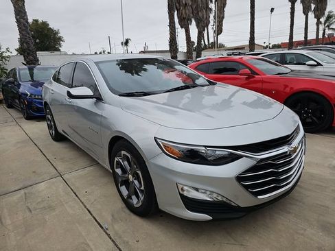Used 2020 Chevrolet Malibu LT FWD image 2