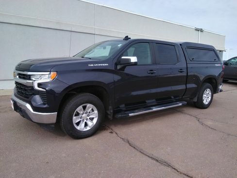 Used 2023 Chevrolet Silverado 1500 LT w/ Convenience Package II image 2