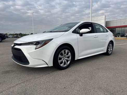 Used 2024 Toyota Corolla LE FWD image 2
