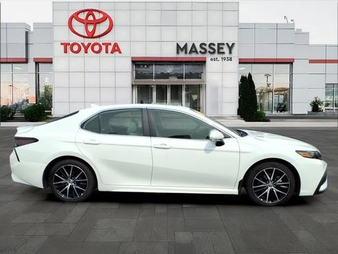 Used 2024 Toyota Camry SE w/ Cold Weather Package FWD image 2