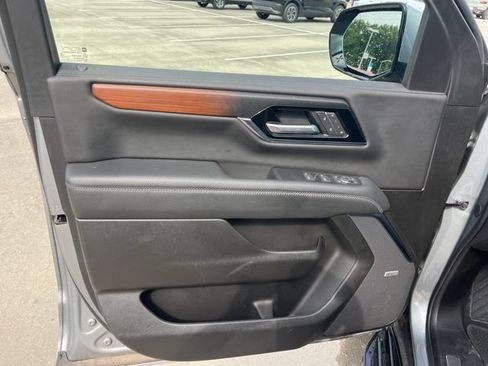 Used 2025 GMC Yukon Denali AWD/4WD image 16