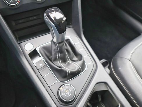 Certified 2022 Volkswagen Taos SE w/ Driver Assistance Package image 23