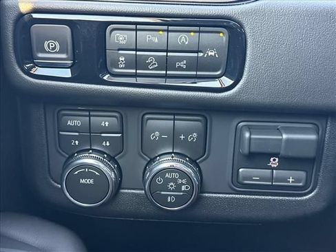New 2026 GMC Yukon XL Elevation w/ Elevation Premium Package AWD/4WD image 32