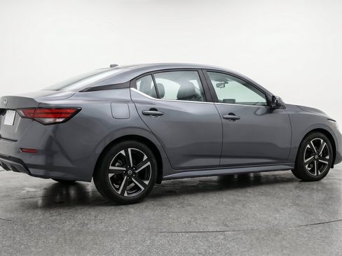 Used 2025 Nissan Sentra SV FWD image 9