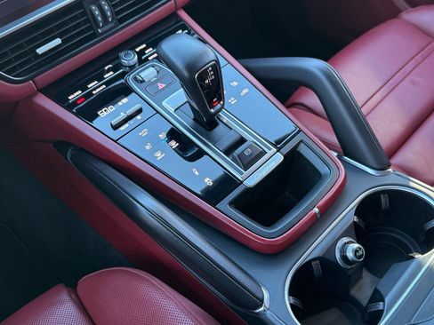 Certified 2023 Porsche Cayenne Turbo AWD/4WD image 23