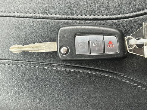 Used 2018 Nissan Rogue S AWD/4WD image 37
