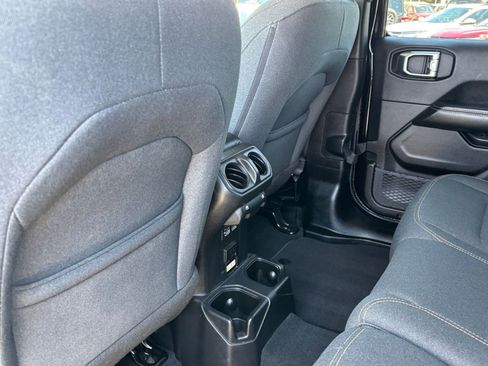 Used 2025 Jeep Wrangler Unlimited Sahara AWD/4WD image 22