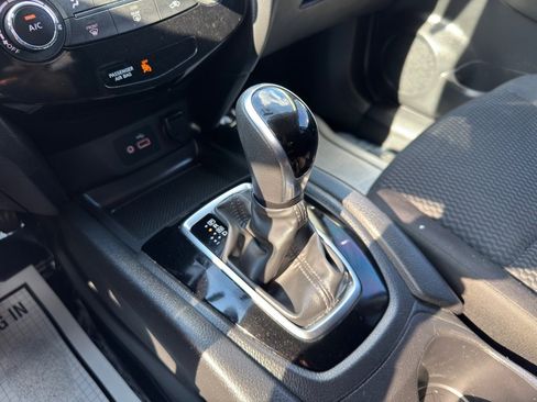 Used 2019 Nissan Rogue Sport S image 29