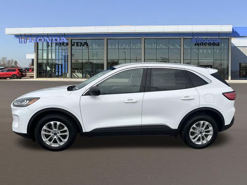 Used 2022 Ford Escape SE w/ Cold Weather Package AWD/4WD image 2