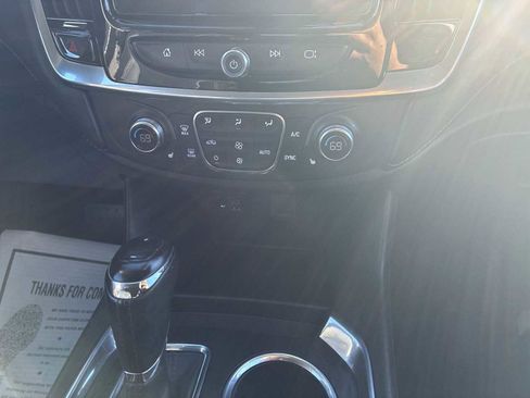 Used 2020 Chevrolet Traverse LT w/ LT Premium Package image 17