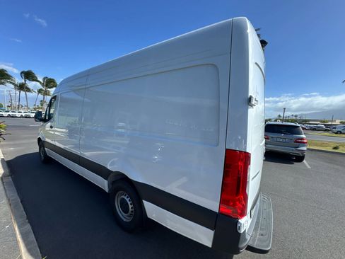 Used 2025 Mercedes-Benz Sprinter 2500 image 17
