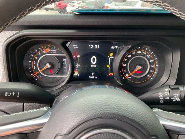 Used 2025 Jeep Wrangler Unlimited Sahara w/ Safety Group AWD/4WD image 8