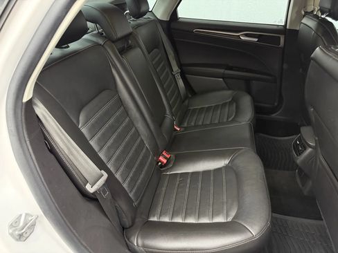 Used 2015 Ford Fusion SE w/ Equipment Group 202A FWD image 9