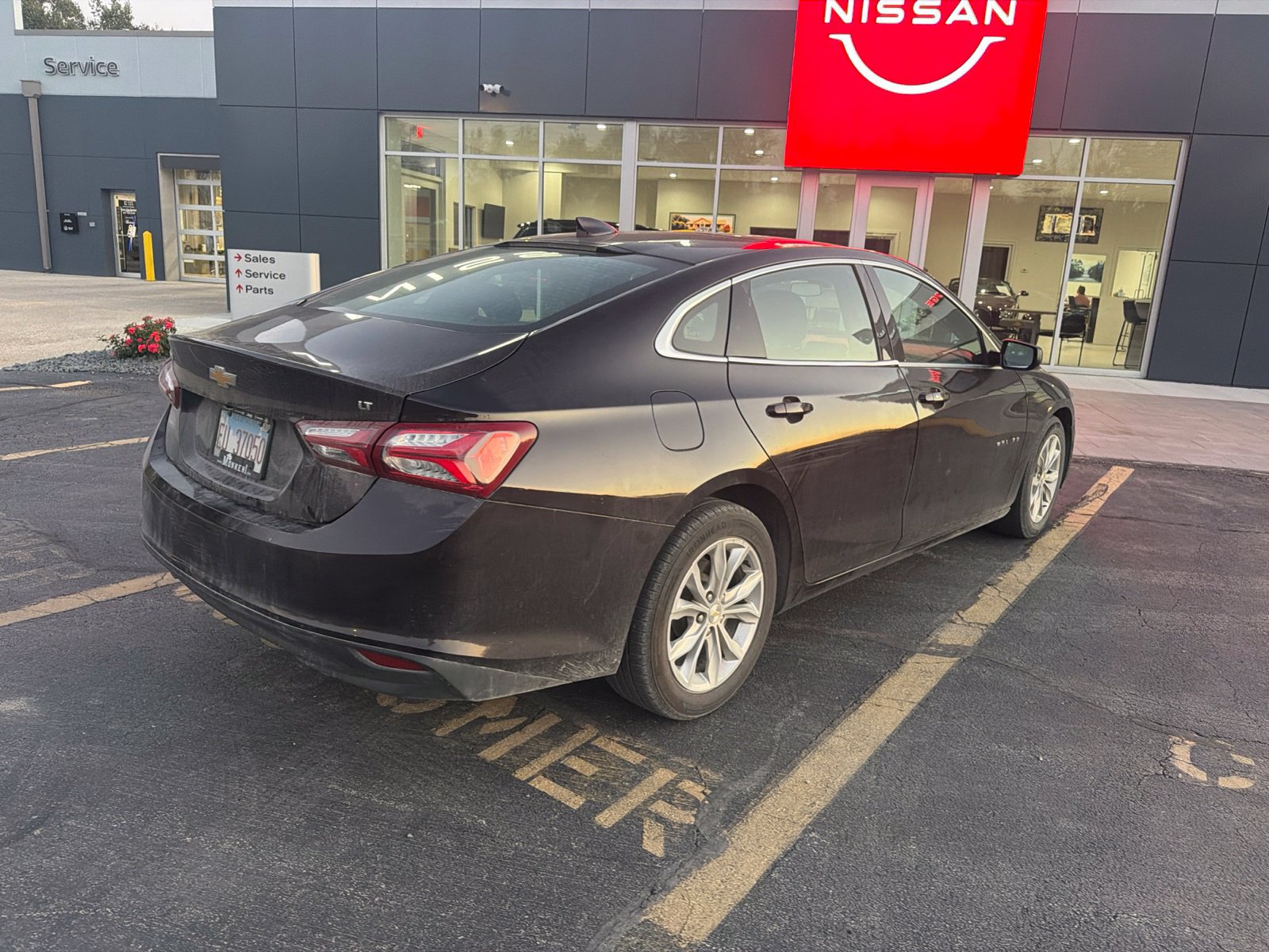 Used 2021 Chevrolet Malibu LT FWD image 2