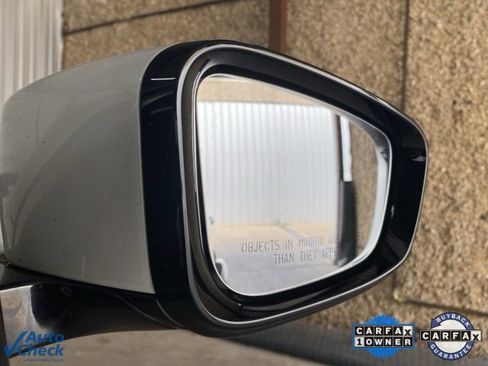 Used 2024 BMW 330e w/ Convenience Package image 93