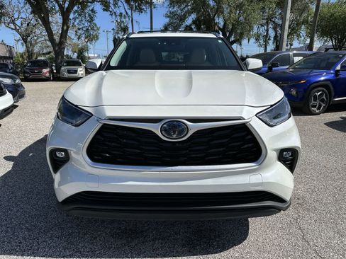 Used 2021 Toyota Highlander XLE image 3