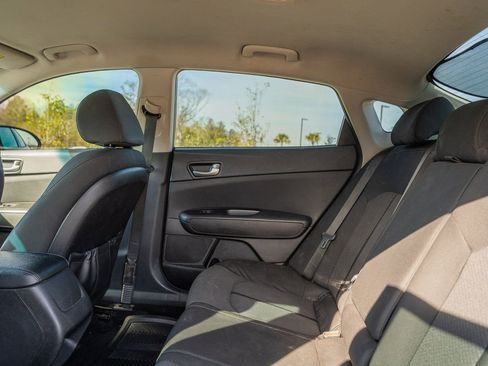 Used 2018 Kia Optima LX image 16